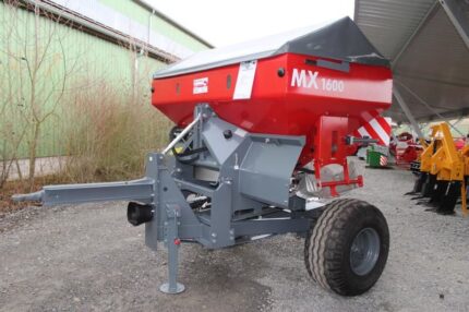 Unia MX 1600 - Distributeur d’engrais minéral